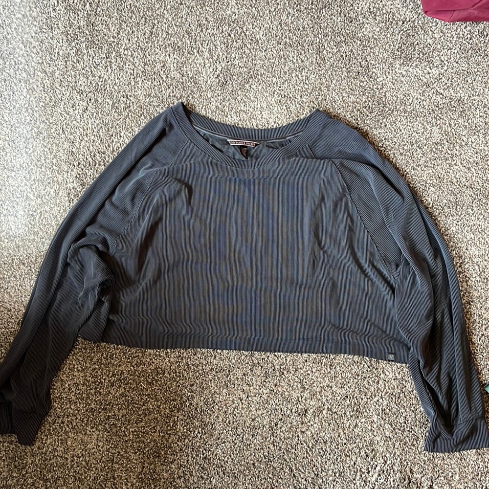 cropped long sleeve shirt in great condition